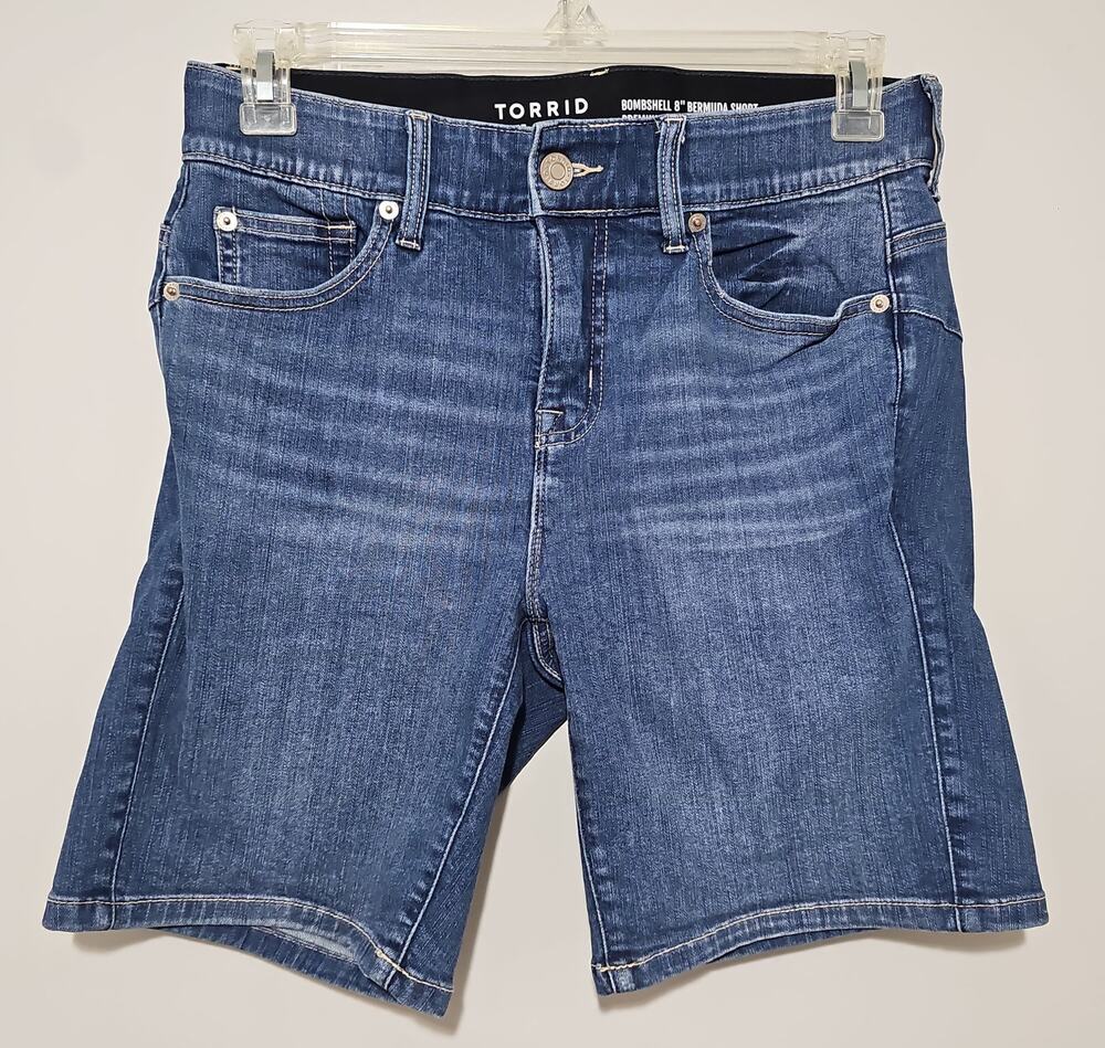 Torrid Bombshell 8" Bermuda Jean Denim Short Womens 10 Strech Blue